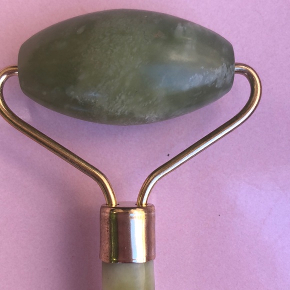Genuine Jade stone facial Roller. - Picture 2 of 4